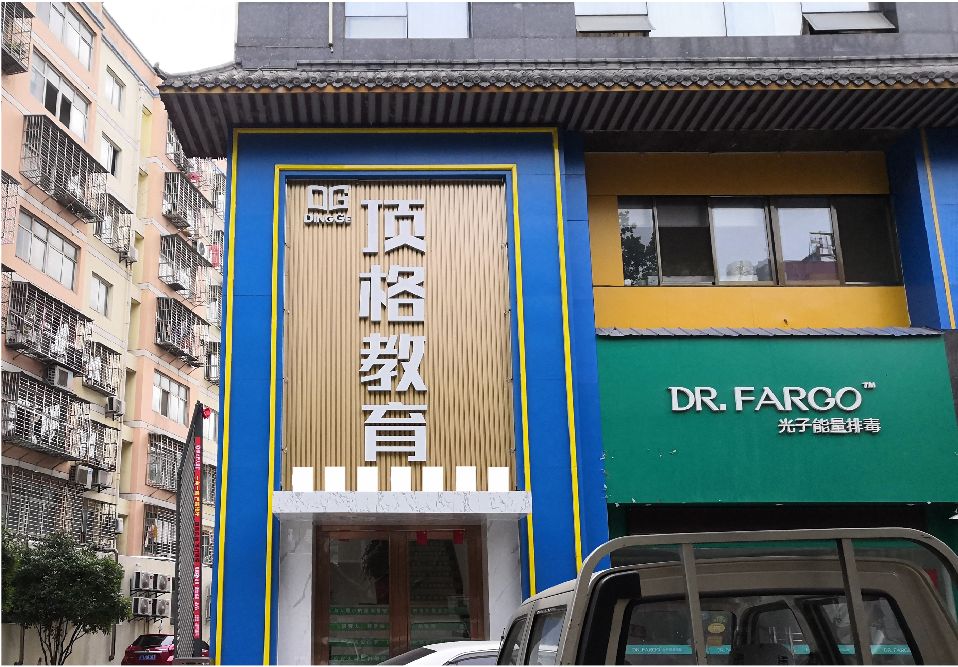 泰顺门头设计要符合门店特色。