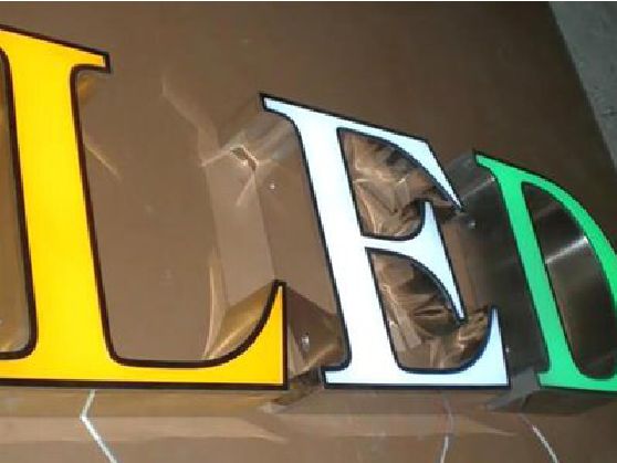 泰顺介绍LED招牌的基础知识。